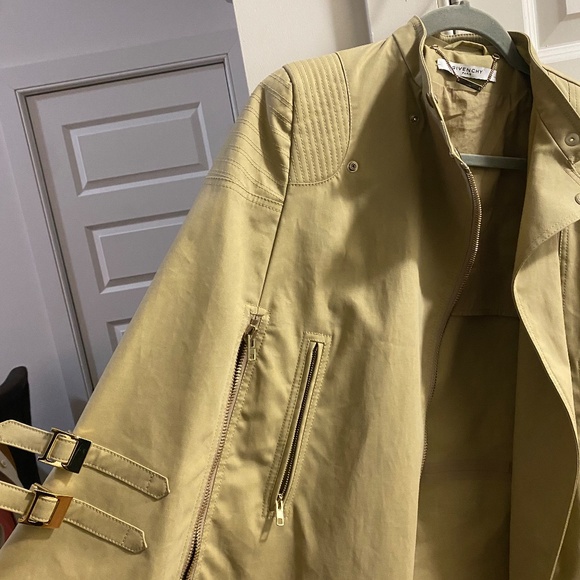 Givenchy Beige Cape Jacket – Fits S/M – No Size Tag - Picture 3 of 4
